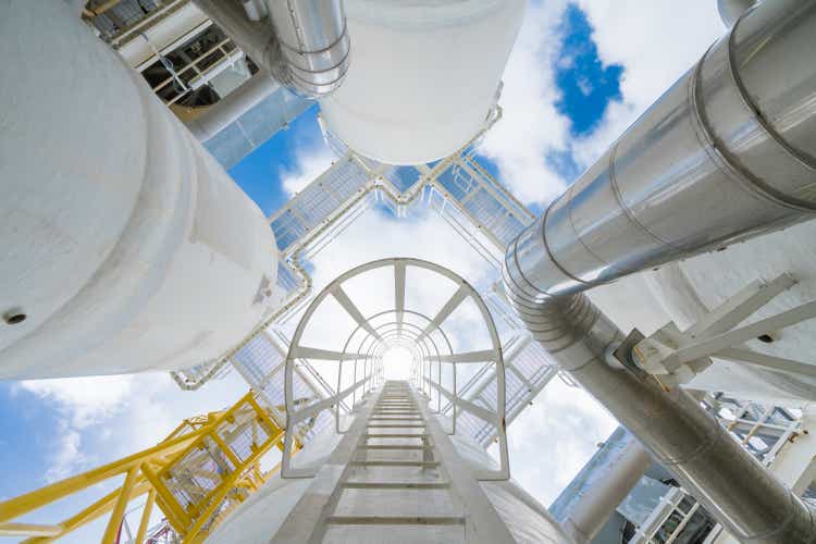 Offshore oil and gas process which treat raw gas and condensate before sent to onshore refinery and petrochemical plant, Power and energy business.