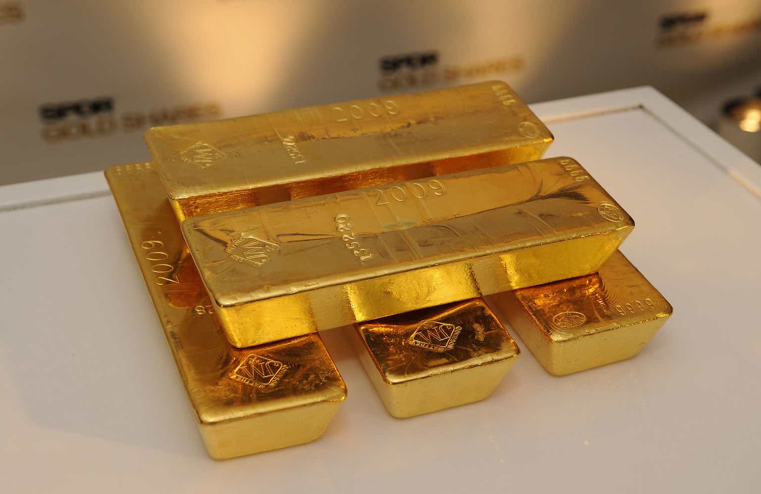 Gold On The Verge Of Breakout Amid Financial Instability (NYSEARCA:GLD)