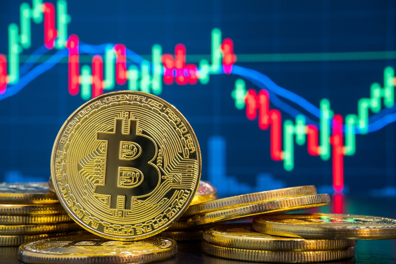 Bitcoin rangebound near $66K? Mixed data signals April's direction