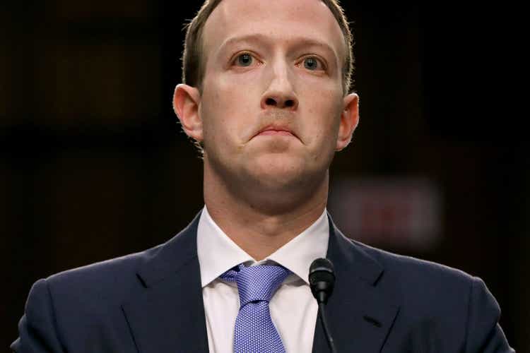 O CEO do Facebook, Mark Zuckerberg, testemunha em uma audiência conjunta de negócios/judicial no Senado