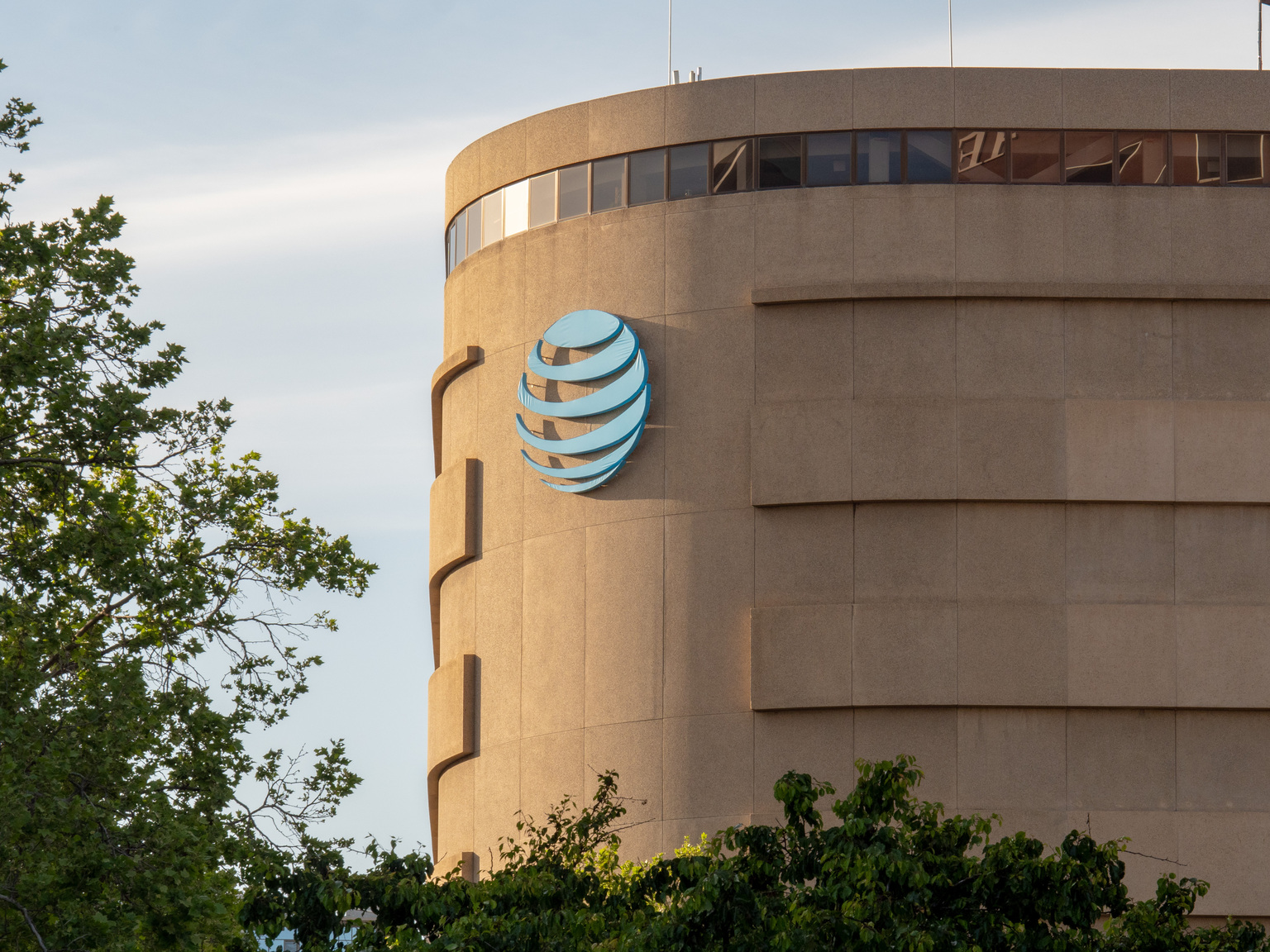 seekingalpha.com - Long Player - AT&T: A Bit More Growth Than Expected Due To Acquisitions (NYSE:T)