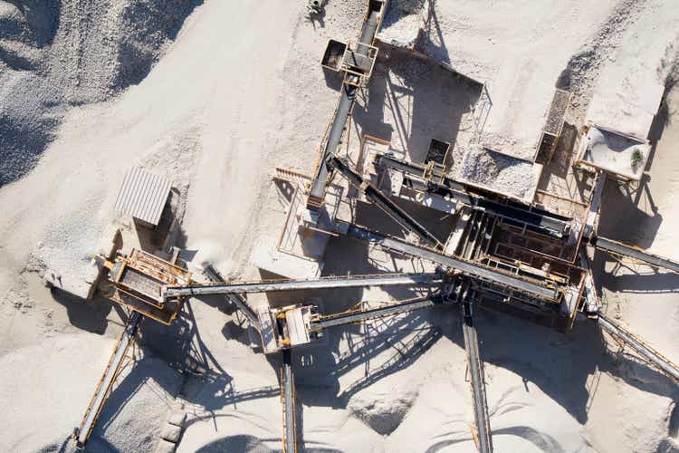 Factory of aggregates for construction