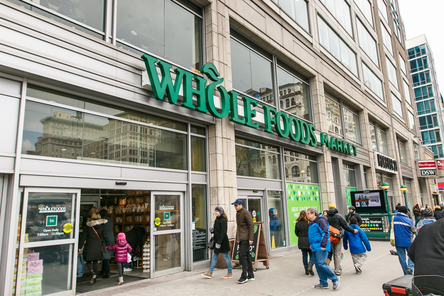 seekingalpha.com - Clark Schultz - Whole Foods takes its new urban grocery store concept to New Jersey (AMZN:NASDAQ)