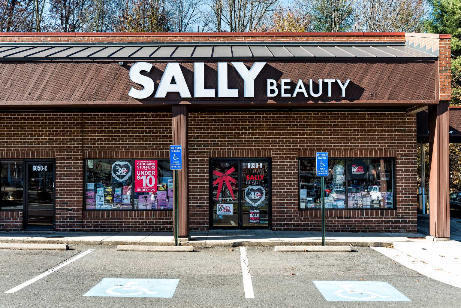 Sally Beauty Holdings: The Most Undervalued Retail Stock Of 2025? Here's Why I'm Buying