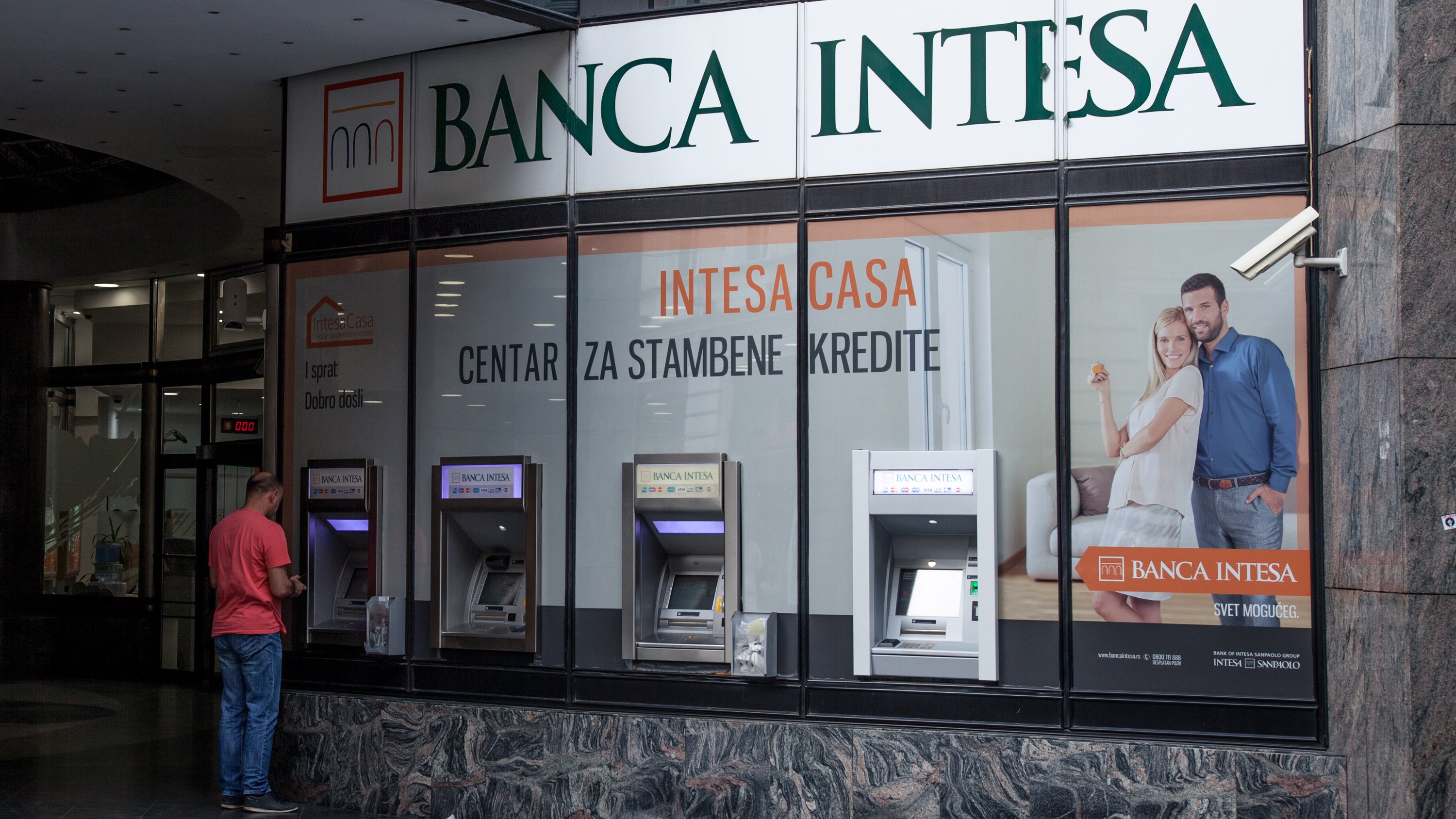 Intesa sanpaolo. Intesa логотип. Интеза Санпаоло. Интеза Санпаоло итальянский банк фото. Банк Интеза лого.