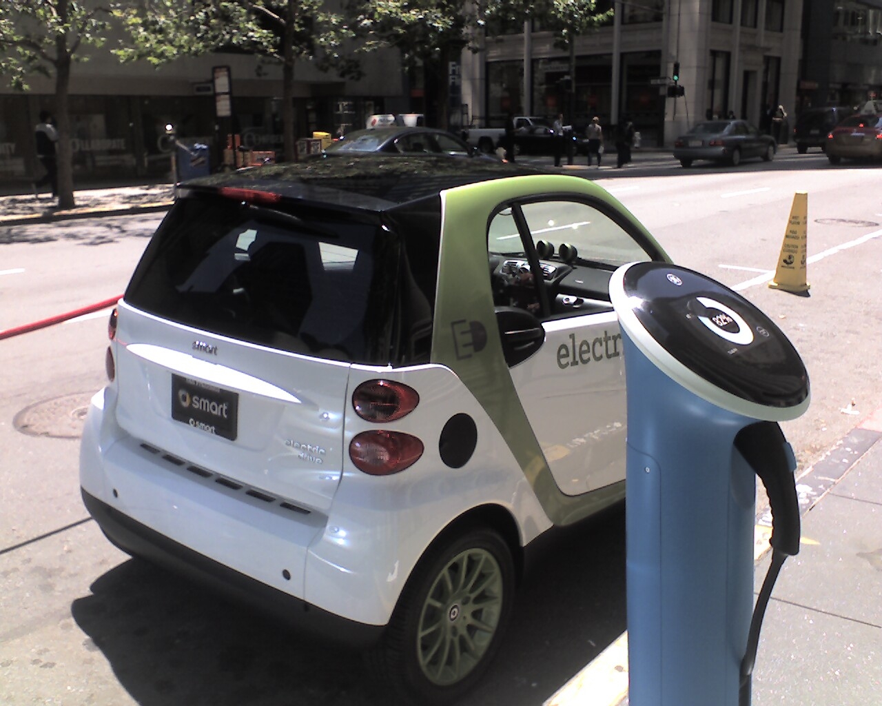 GE's Eco Drive Smart Charging Stations for Electric Cars (NYSEGE