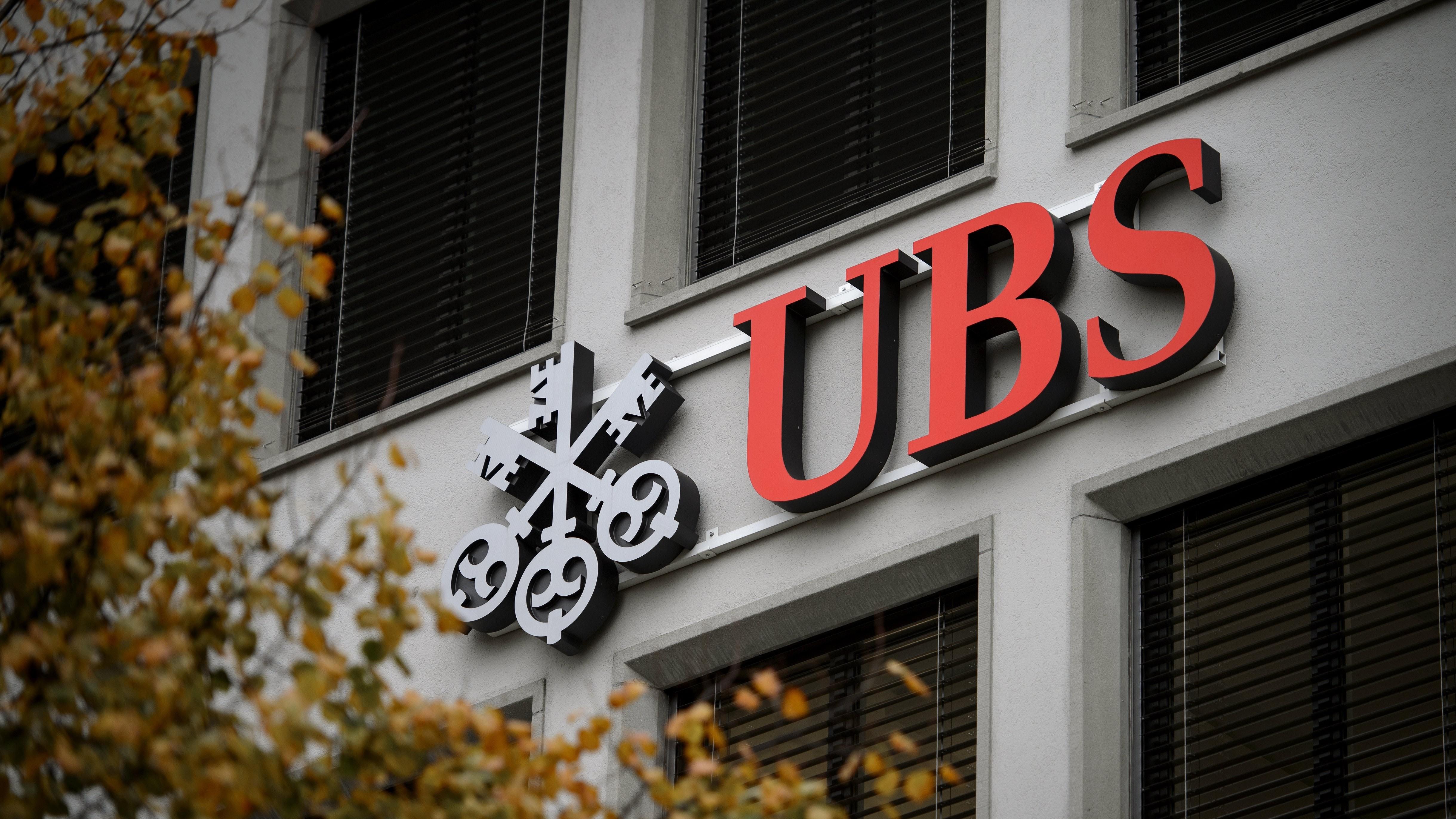 Банку ubs. UBS AG банк Швейцарии. Швейцария банк UBS AG здание. Швейцарские банки ЮБС. Швейцарский банк USB.