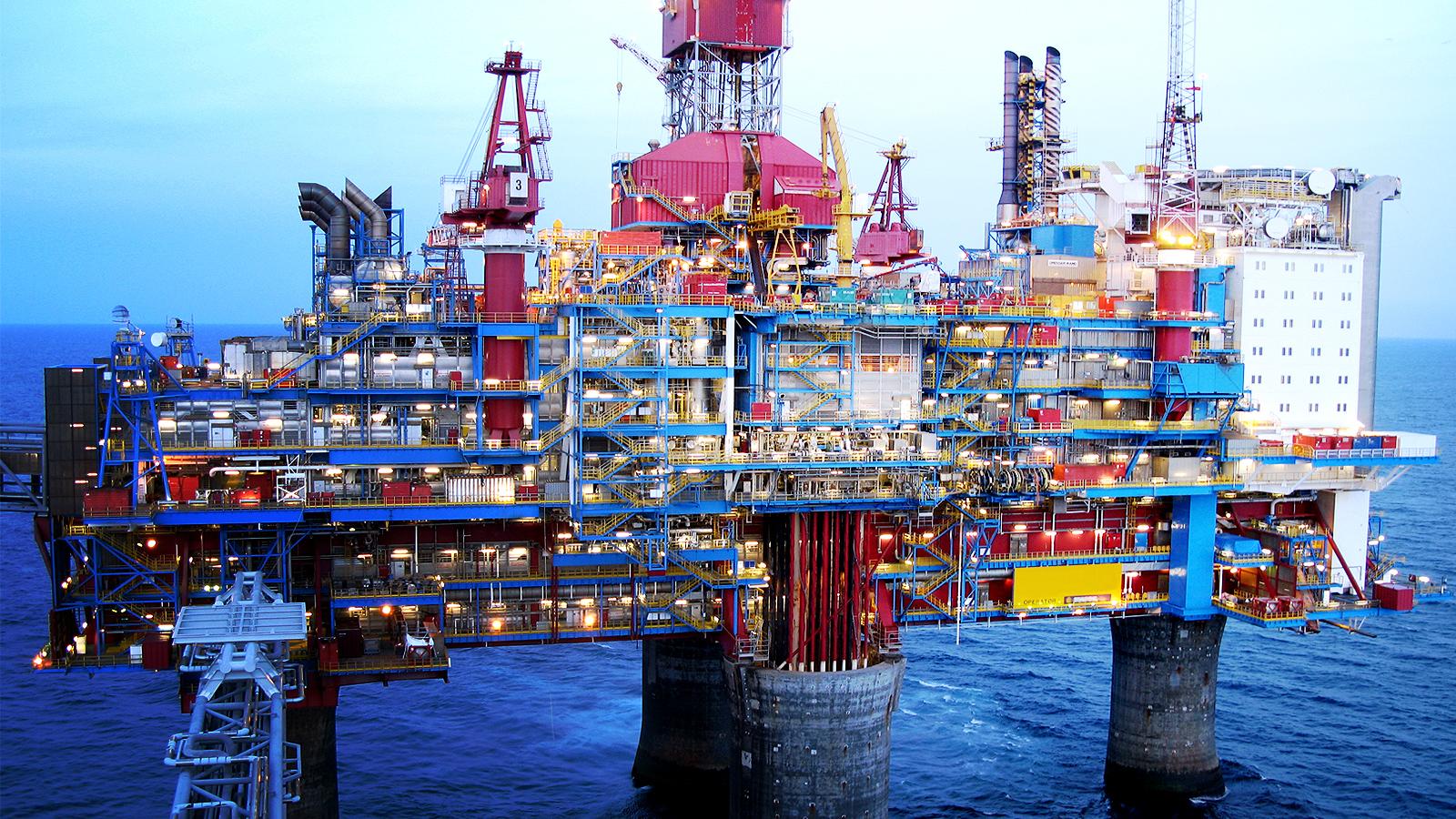 National Oilwell Varco Faces Revenue Decline But Is Priced