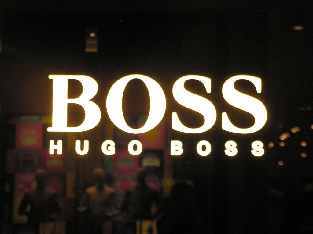 Фирма hugo. Хуго босс бренд. Hugo Boss логотип бренда. Хьюго босс лейбл. Восс бренд Хуго босс.