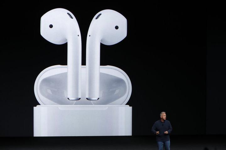 Are AirPods Out? Why Cool Kids Are Wearing Wired Headphones - WSJ