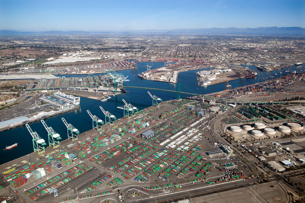 Какой порт самый крупный. Морской порт Лос-Анджелеса. Лонг-Бич Калифорния порт. Порт Лонг Бич США. Лонг Бич Лос Анджелес.