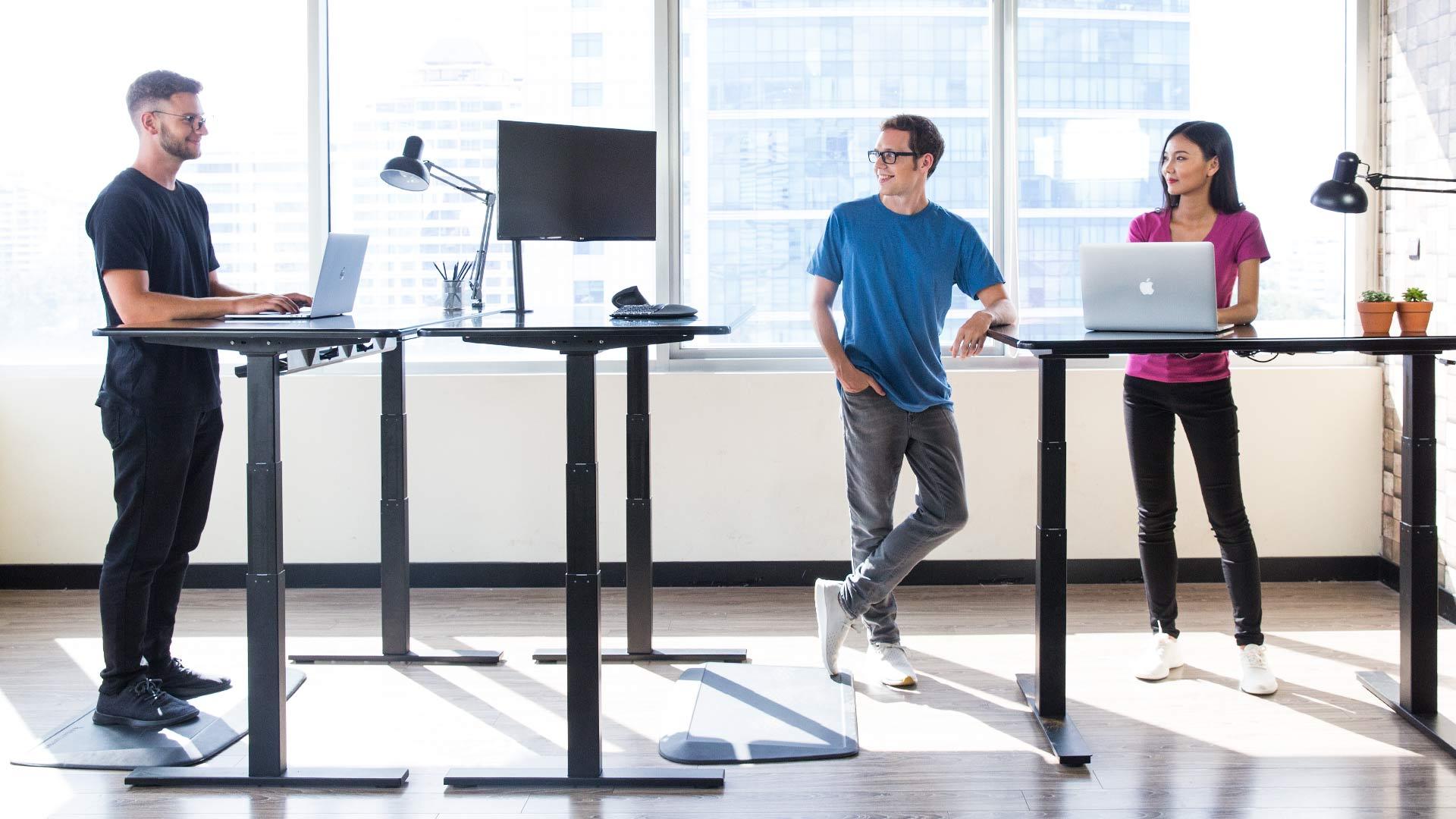 Standing time. Офис standing Desk. Стол Mobility Plus. Working at standing Desk. Stand up Office.