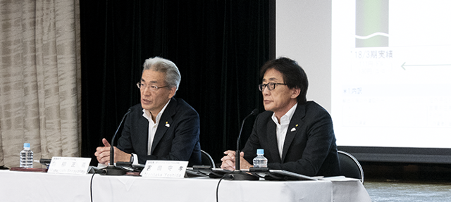 Senior Managing Director Masayoshi Shirayanagi, and Executive Vice PresidentMoritaka Yoshida. (c) Bertel Schmitt
