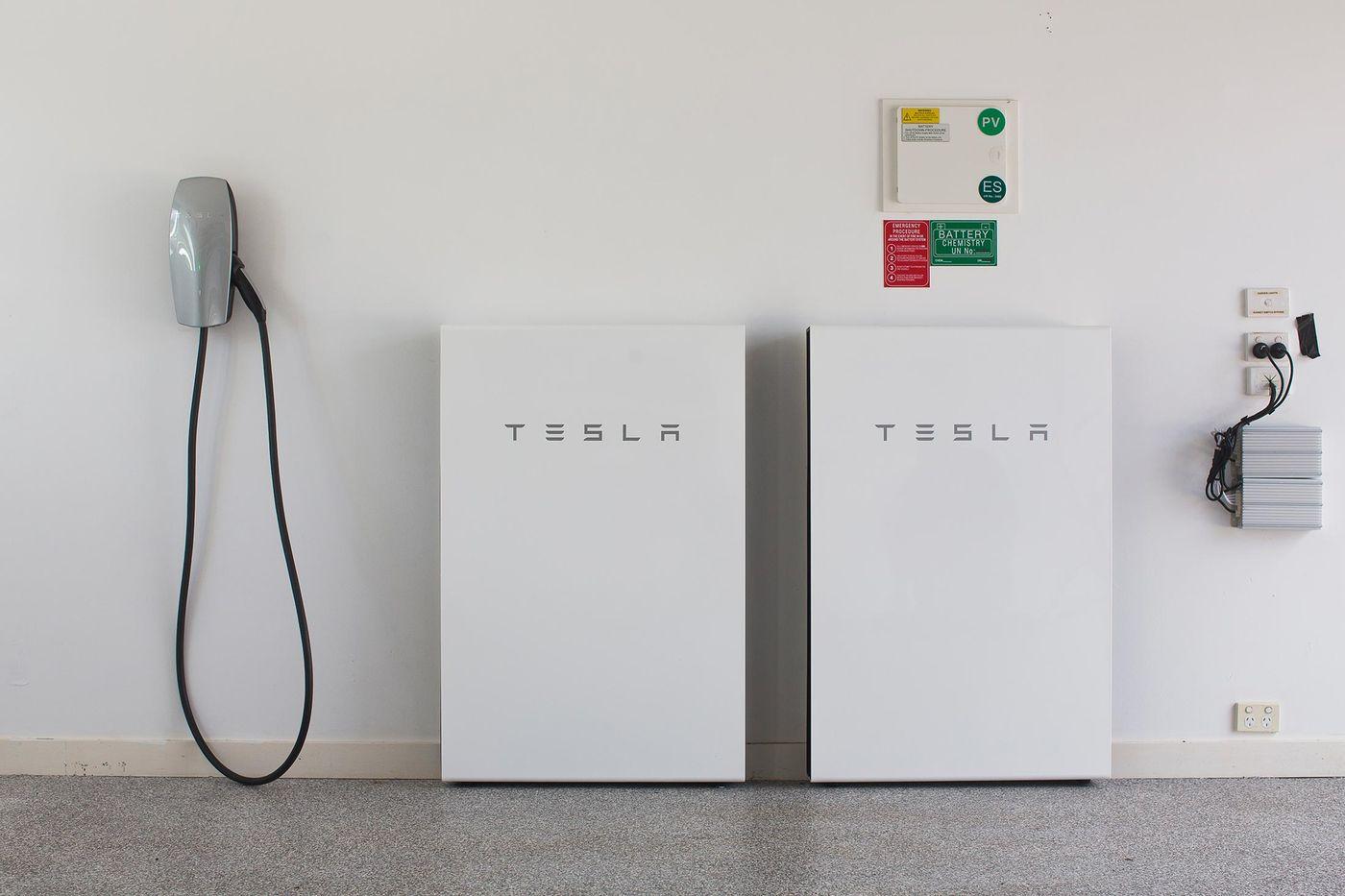 Home battery. Tesla Battery Energy Storage. Tesla Energy Storage. Home Energy Storage System. ACWA Power Solar Energy Storage.