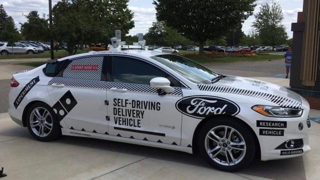 https://i.cbc.ca/1.4266358.1504007678!/cpImage/httpImage/image.jpg_gen/derivatives/16x9_780/self-driving-pizza-delivery.jpg