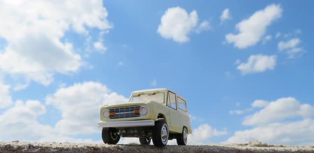 Ford Bronco toy car. Source: Pixabay.