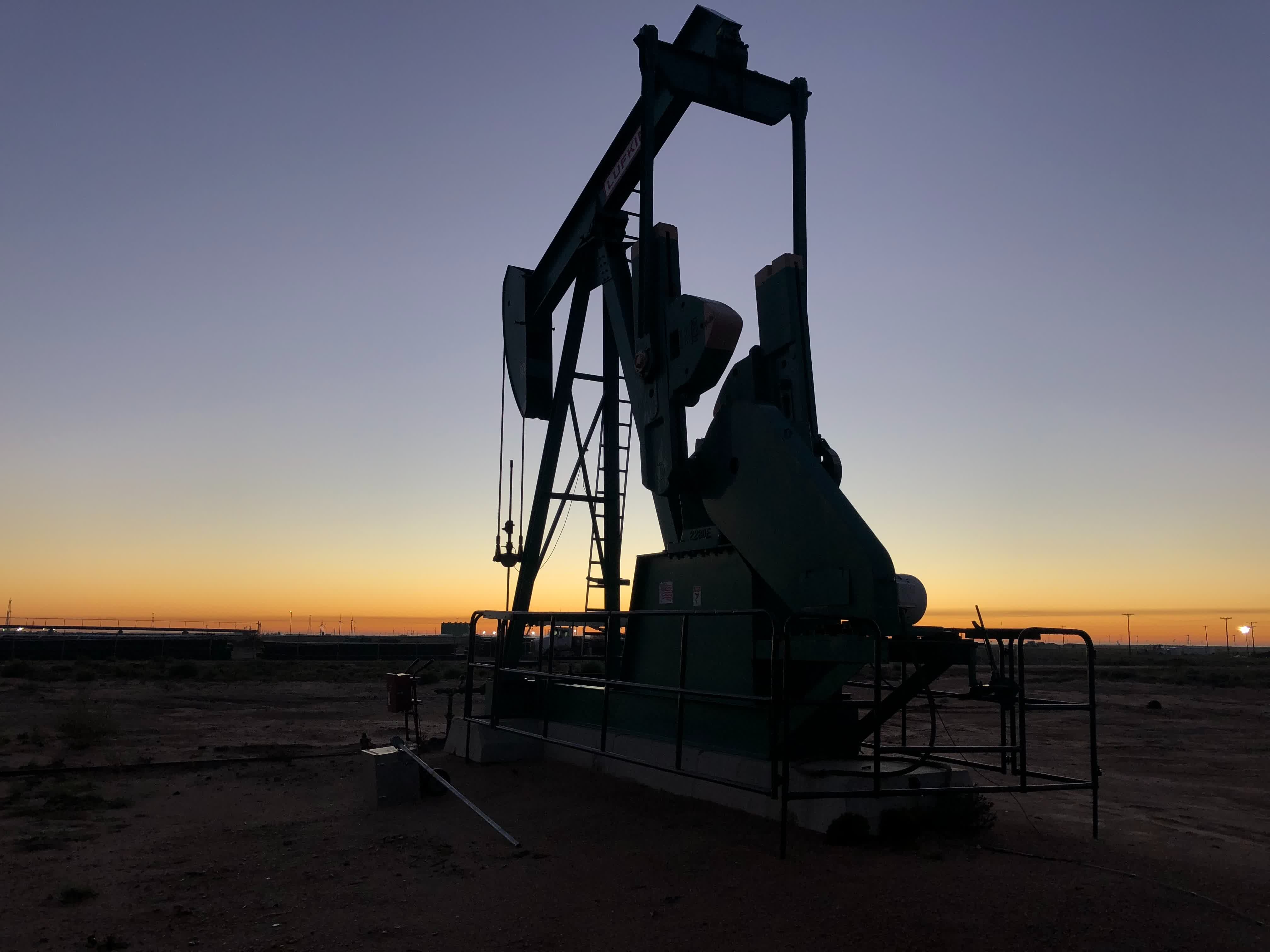Нефтяный. Нефтедобывающая промышленность. Добыча нефти. Нефтяная качалка. Нефть в Перу.