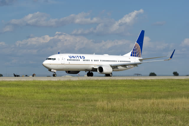 A United Airlines jet