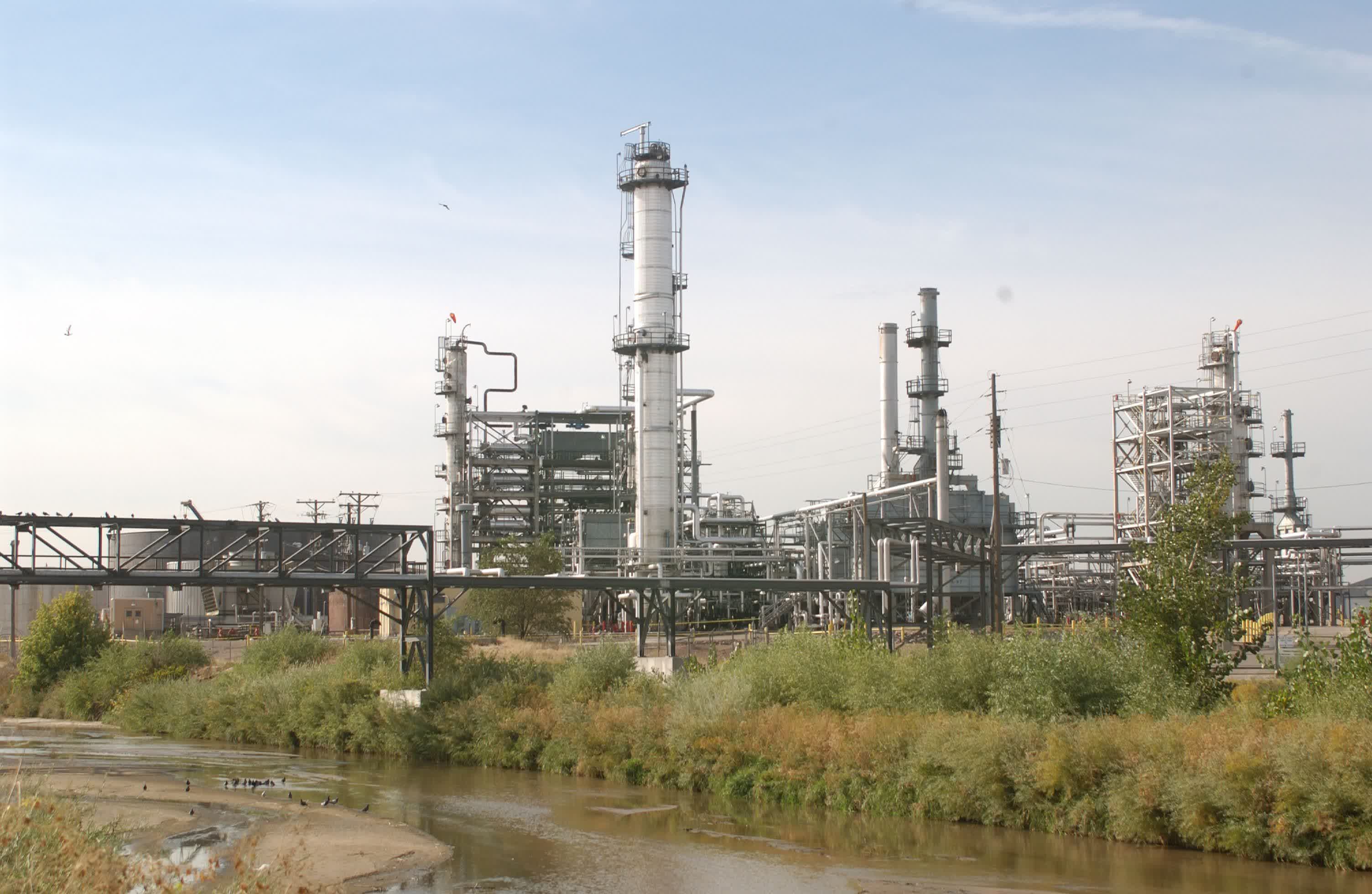 Suncor Energy Can Maintain Its Dividend, But It Shouldn't (NYSESU