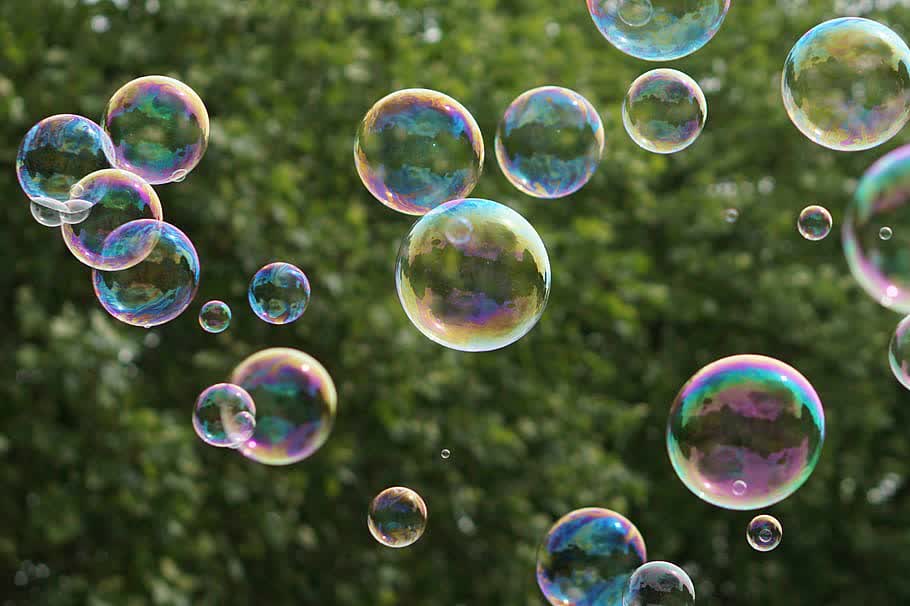 bubbles tilt-shift photography, soap bubbles, green, farbenspiel, tree, colorful, shimmer, float, CC0, public domain, royalty free | Piqsels