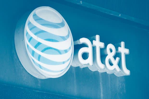 Ignore Market Predictions. Buy Dividend Stocks Like AT&T. - Barron