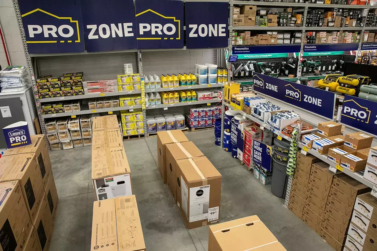 Does Lowe's Deliver In 2022? (Price, Products, Lumber + More)