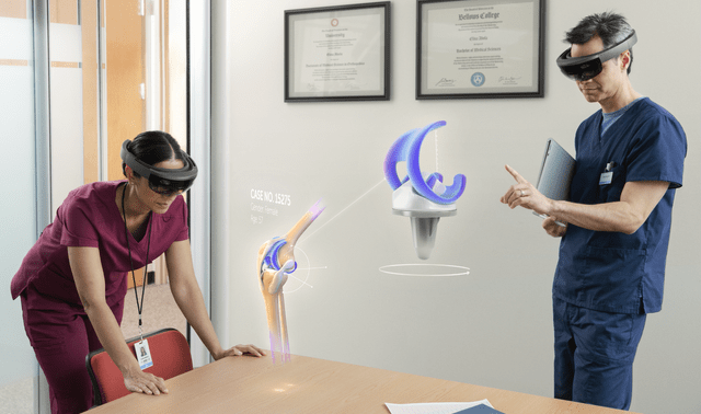 Microsoft Hololens. Learning with VR