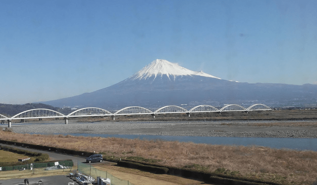 A photo of mount Fuji from the shinkansen between tokyo and kyoto.