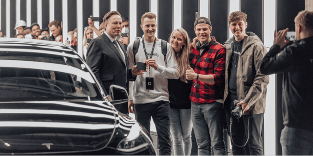 Picture of Elon Musk at the gigafactory berlin opening