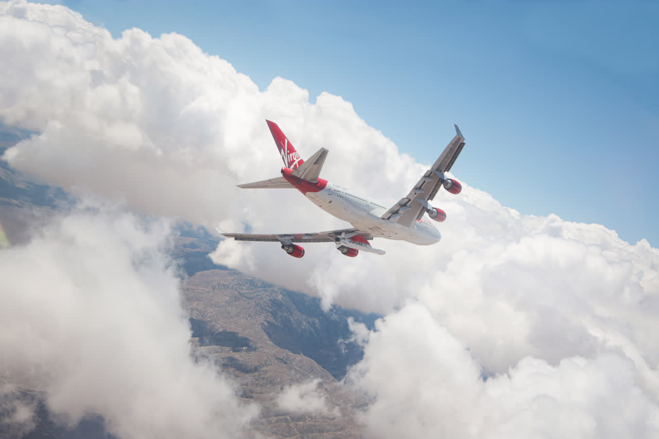 This image shows the Boeing 747 Cosmic Girl carrying the Virgin Orbit LauncherOne