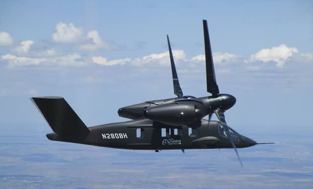 This image shows the V-280 valor from Bell in flight.