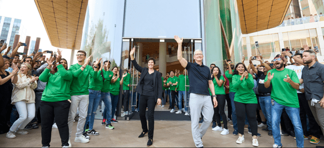 Apple BKC Now Open In Mumbai