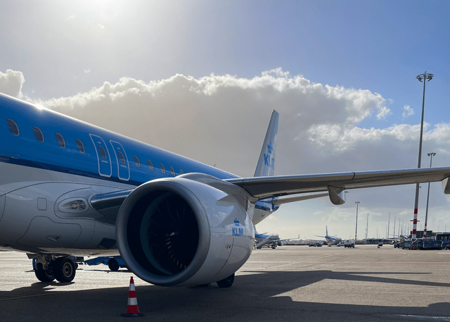 This pictures shows the Embraer E195-E2
