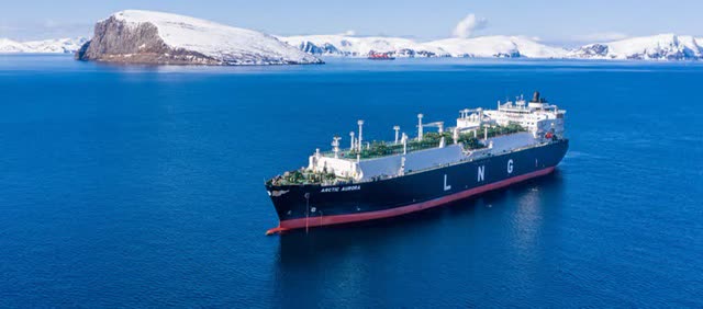 DLNG vessel in the Arctic Ocean