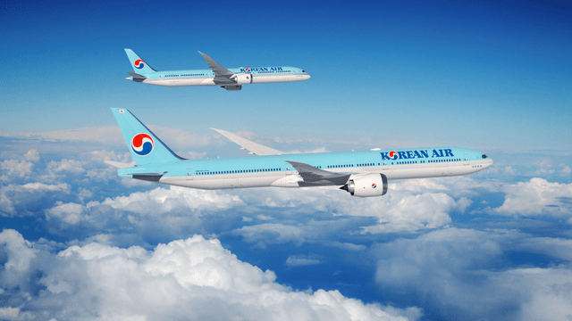 This image shows the Boeing 777-9 and Boeing 787 airplanes in Korean Air colors.