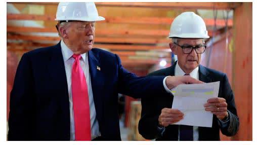 pic of Trump and Jerome Powell